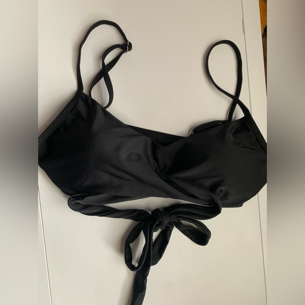 Bathing suit top (size medium) push up, wrap